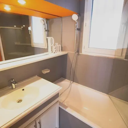 With One Bedroom In With Wonderful Sea View And Shared Pool 1 Km From The Beach غريمو