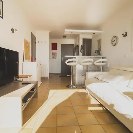 With One Bedroom In With Wonderful Sea View And Shared Pool 1 Km From The Beach Grimaud